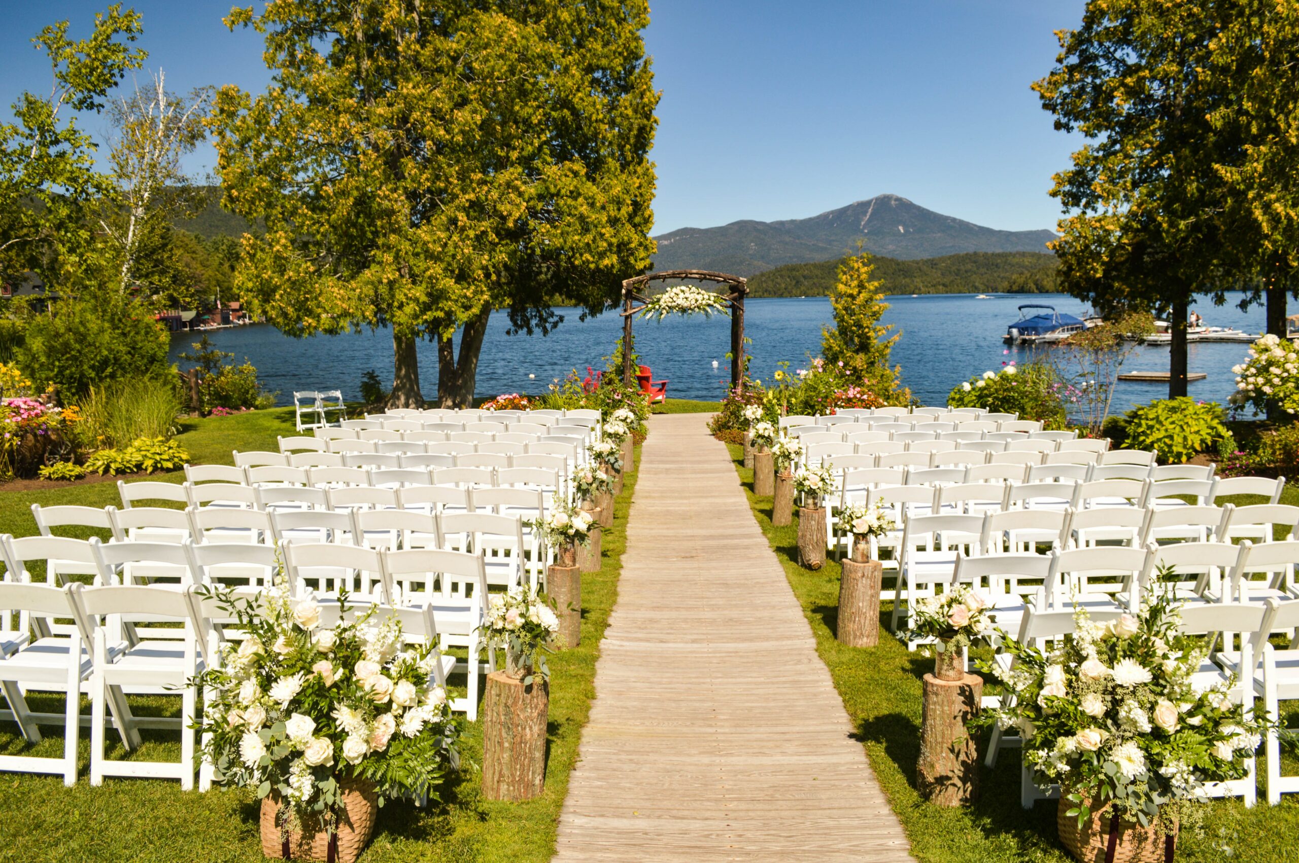 Hochzeitslocation mit Blick auf einen See