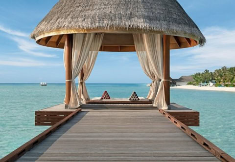 Privater Sitzbereich für ein Pärchen auf dem Wasser