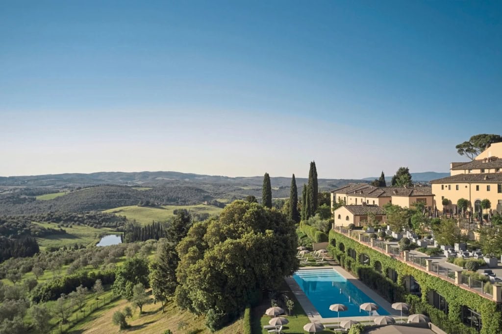 COMO Castello Del Nero mit Außenpool, Sonnenterrasse und weitem Blick über die toskanische Landschaft