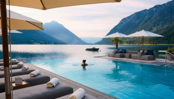 Pool mit Zugang zum See