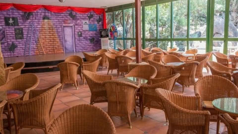 Bühne und Sitzbereich