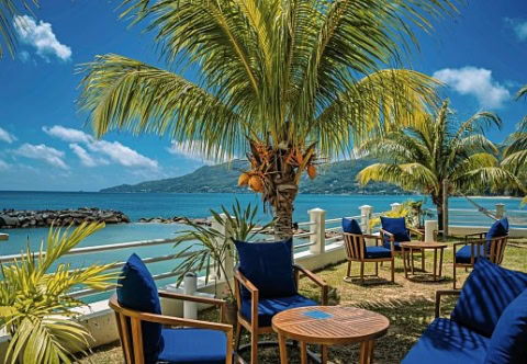 Restaurant mit Blick aufs Meer