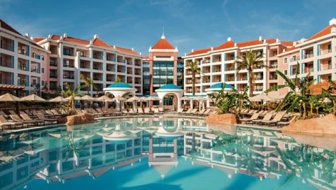 Hotelanlage mit Pool