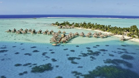 Hotelanlage mit Insel