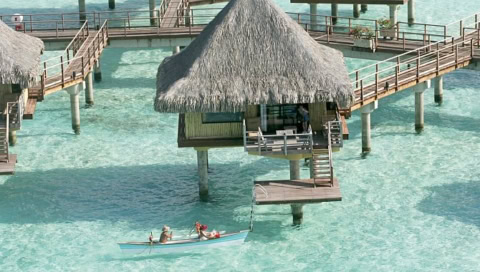 Bungalow über dem Wasser