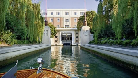 Flusseinfahrt zum Hotel