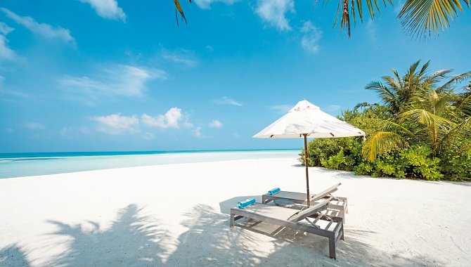 Weißer Sandstrand auf Mabin Island im Jawakara Islands Maldives im Lhaviyani Atoll, Malediven