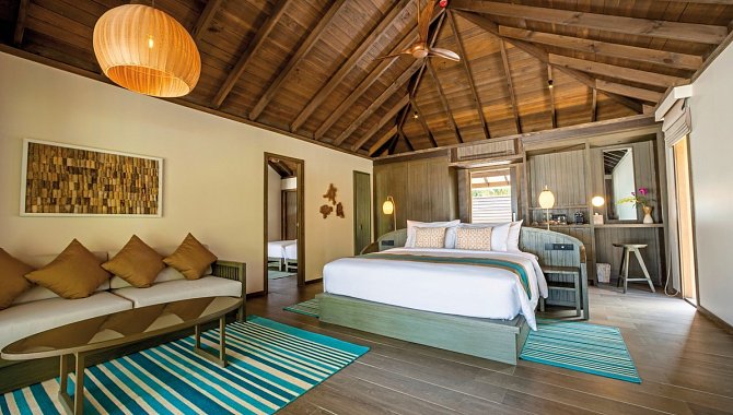 Wohnbereich einer Two Bedroom Villa im Jawakara Islands Maldives im Lhaviyani Atoll, Malediven