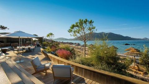 Terrasse mit Ausblick auf Meer