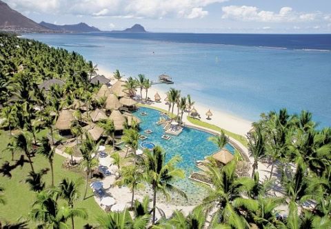 Hotel mit Pool am Strand