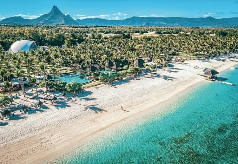 Hotelanlage und der Strand