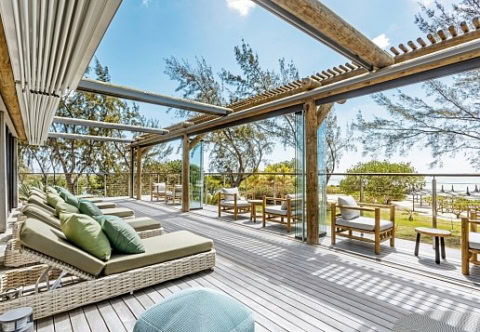 Veranda mit Sonnenliegen