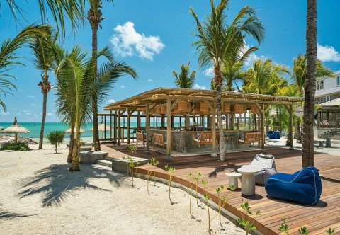 Veranda mit Sonnenschutz am Strand