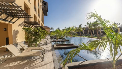 Pool mit Privaten Liegen