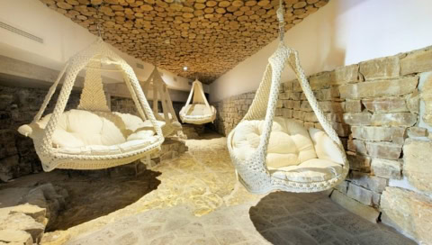 Hängesessel im Spa-Bereich