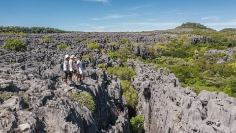 Steinige Küste auf der Insel