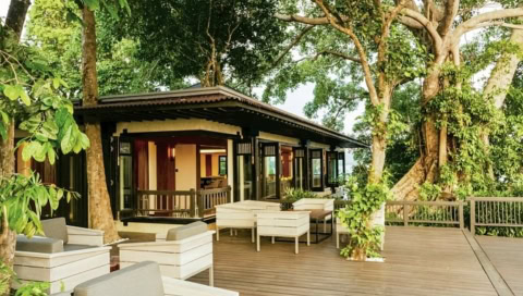 Villa und Außenbereich