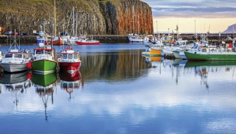 Hafen mit Fischerbooten