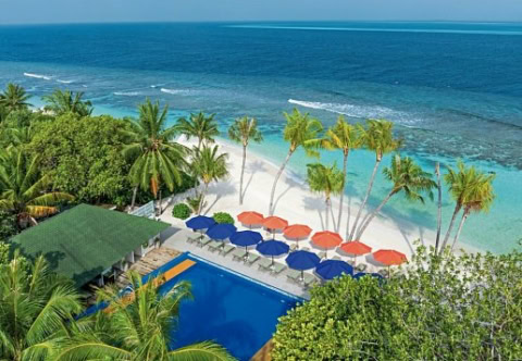 Hotelpool direkt am Strand