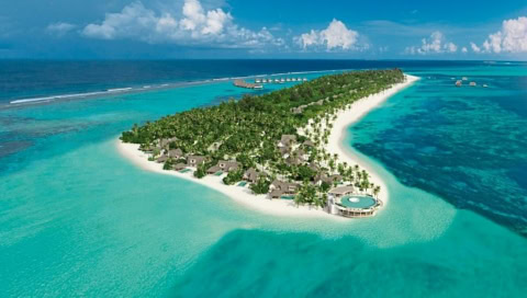 Die Insel und das Hotel am Strand