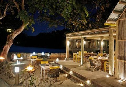 Hotelveranda am Strand