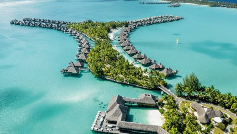 Hotelanlage auf Insel