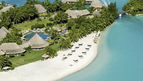 Strand und Hotelanlage