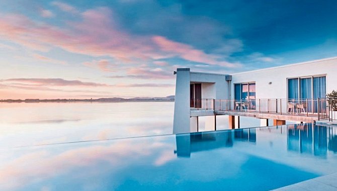 Infinity-Pool