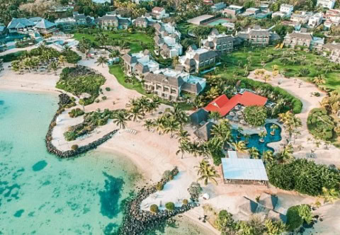 Hotelanlage und Strand