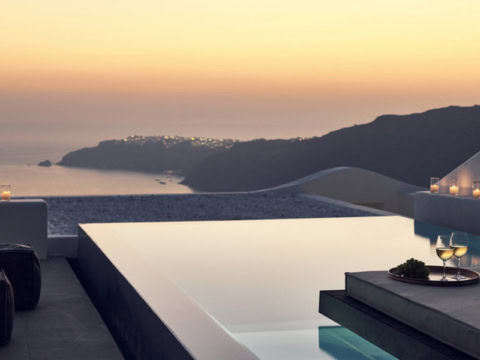 Pool bei Sonnenuntergang